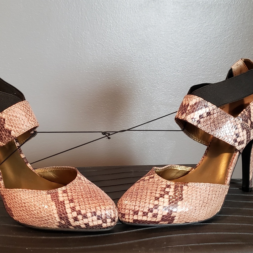 Ladies fall print pump